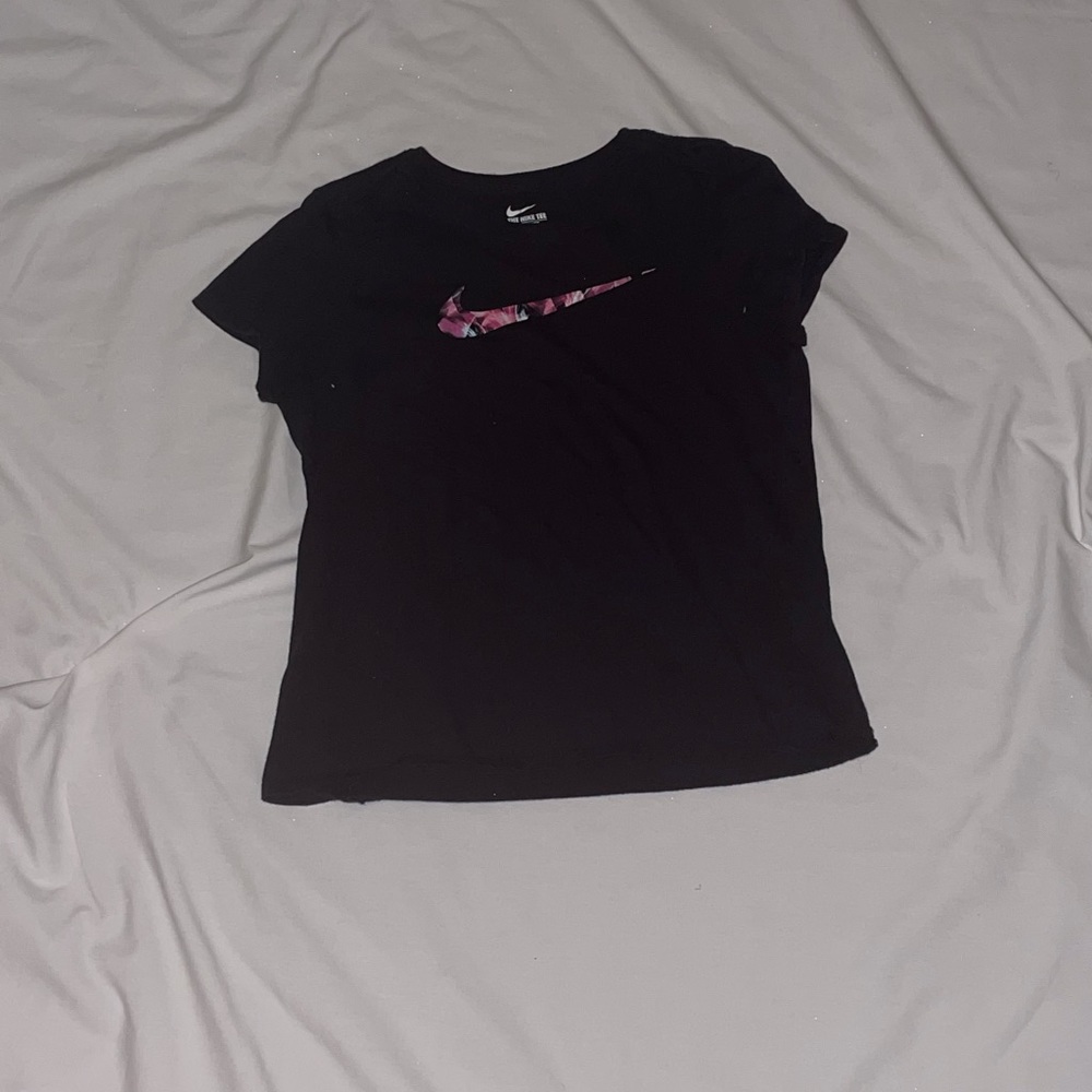 Nike: Girls Black Large T-shirt